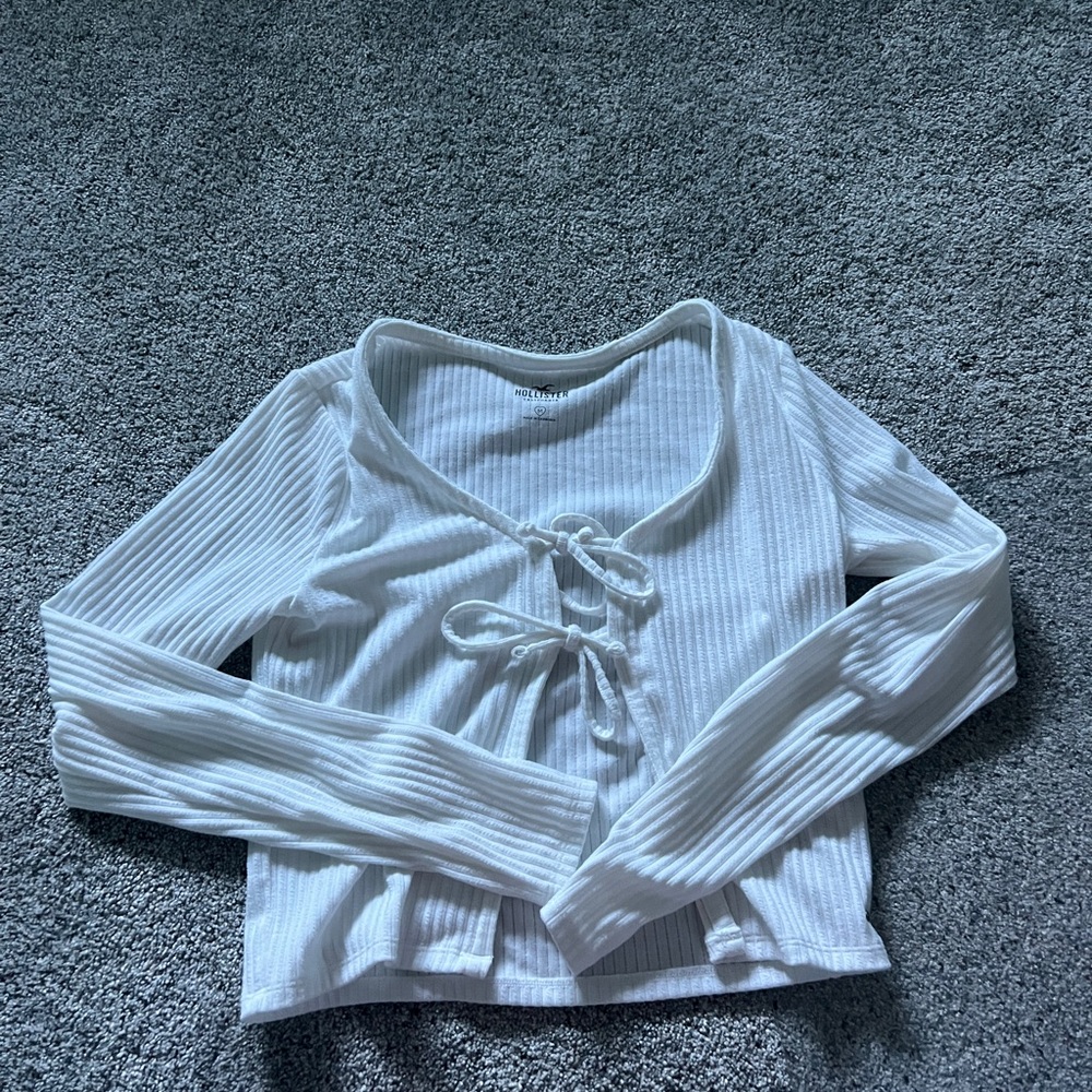 Super cute Hollister Sweater